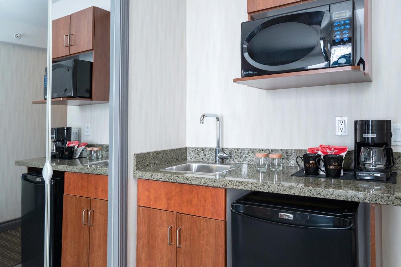 Sandman Hotel & Suites Calgary West Esterno foto