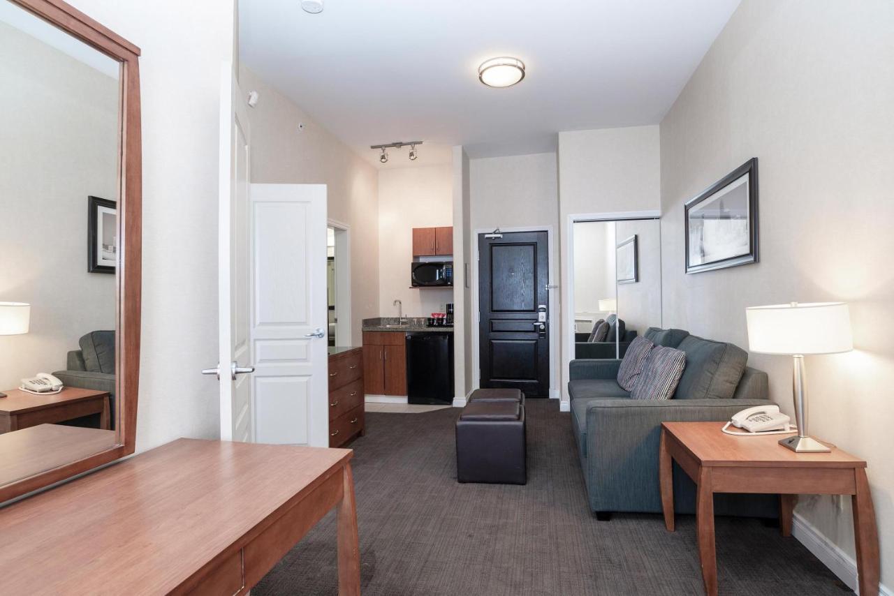 Sandman Hotel & Suites Calgary West Esterno foto