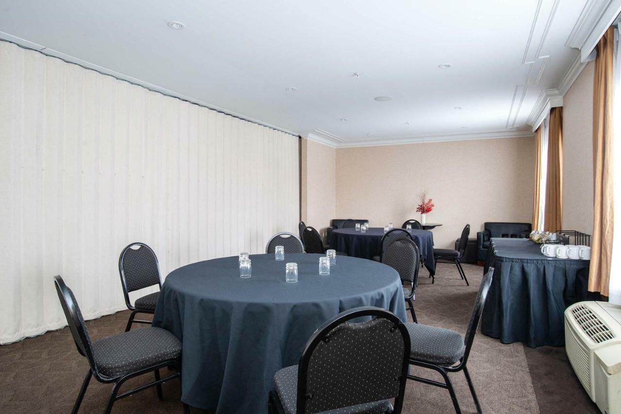 Sandman Hotel & Suites Calgary West Esterno foto